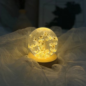 Epoxy Resin Art White Mini Daisy Nightlight Star Flower Personalized Birthday Flower Gifts for her Personalized Floral Women