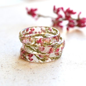 Delicate Resin Ring with Real Dried Pink Heather Flowers – Handmade Floral Jewelry – Hypoallergenic Promise Ring for Her – Nature Ring