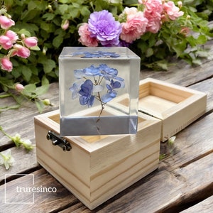 Hydrangea Flower Resin & Wood Cube - Girlfriend Valentine Home Decor Art | Romantic Bedroom Office Decoration Floral Gift For Her Mum Girl